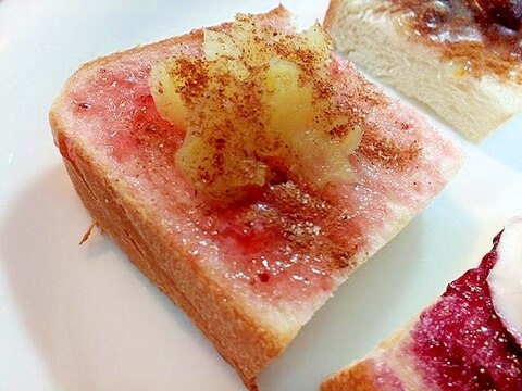 苺ジャムとさつま芋とシナモンシュガーのトースト